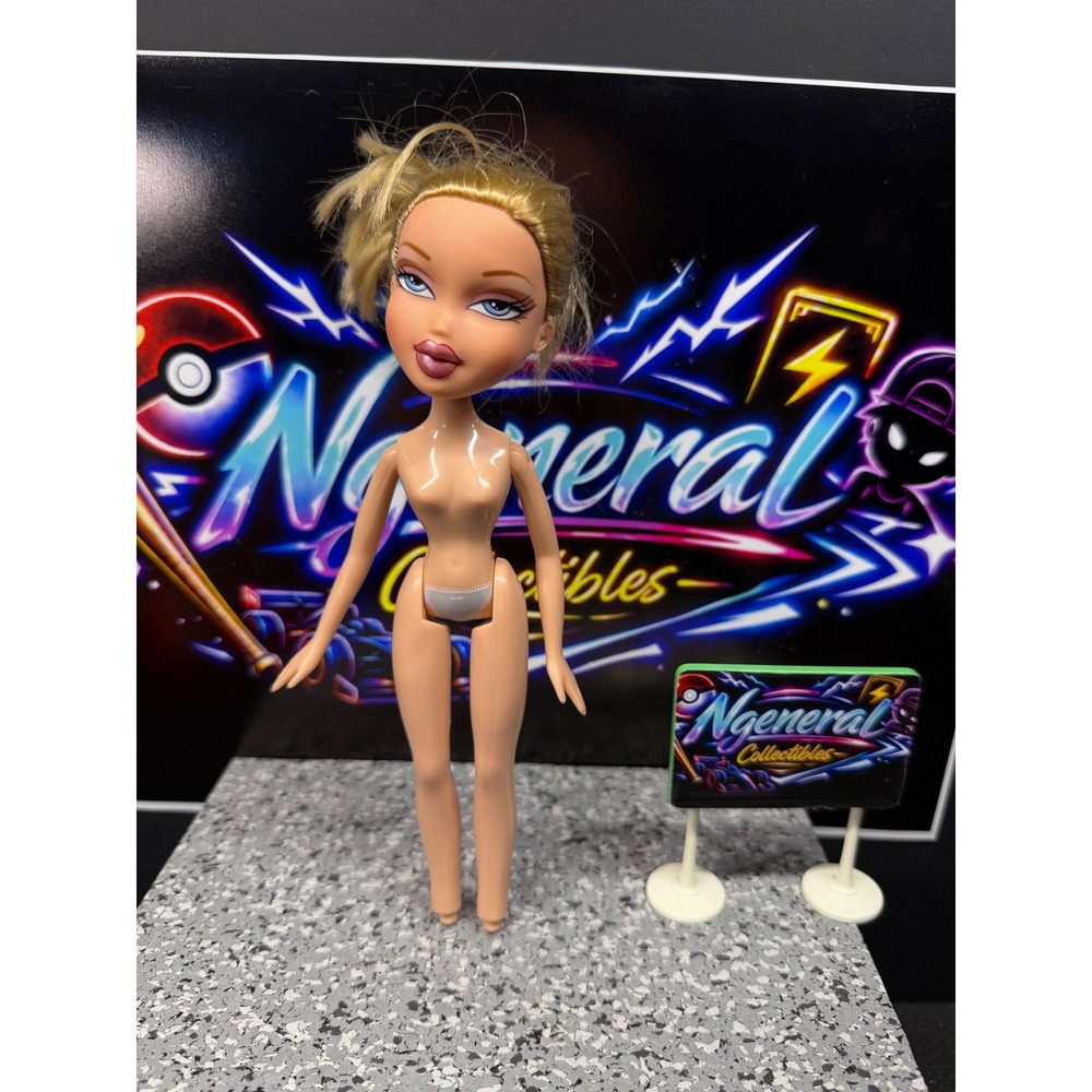 MGA Bratz Cloe Doll Blonde Hair Blue Eyes 2001 Nude Snap On Feet Replacement
